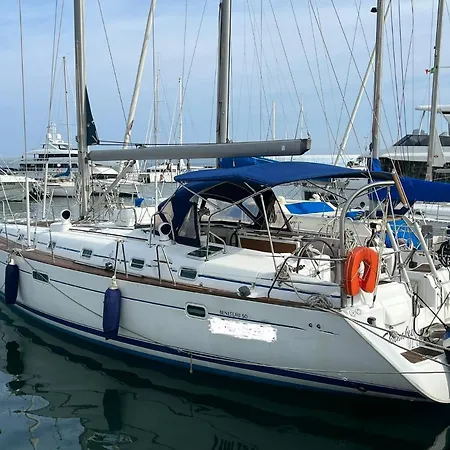 La Vela Di Nello Úszó hotel *