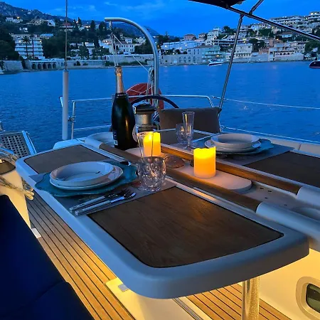 La Vela Di Nello Úszó hotel San Remo