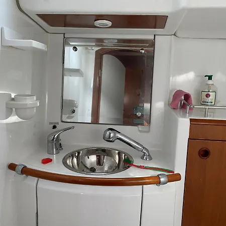 La Vela Di Nello Úszó hotel