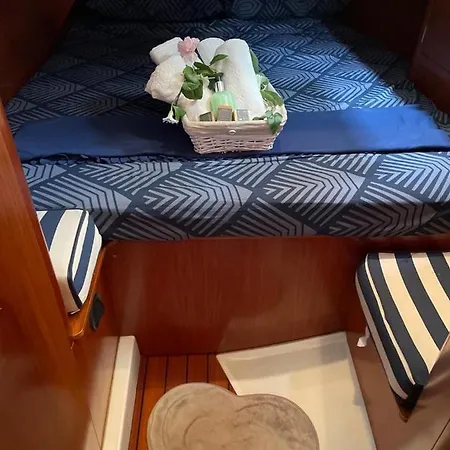 La Vela Di Nello Úszó hotel