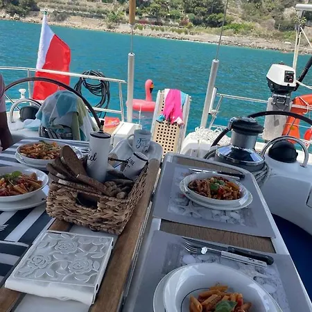 La Vela Di Nello Úszó hotel San Remo